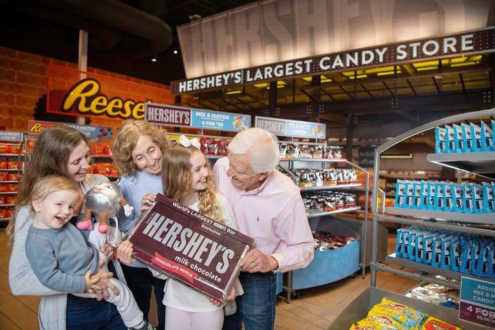 Family with World's Largest HERSHEY'S Bar